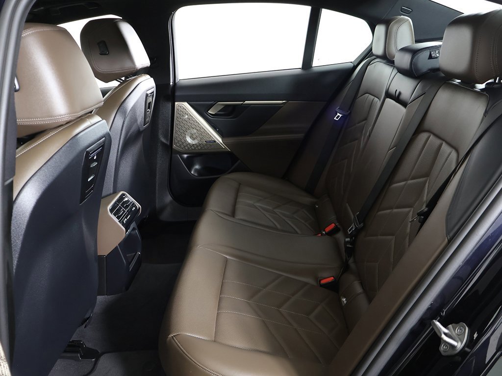 Used 2024 BMW i5 M60 w/ Premium Package image 40