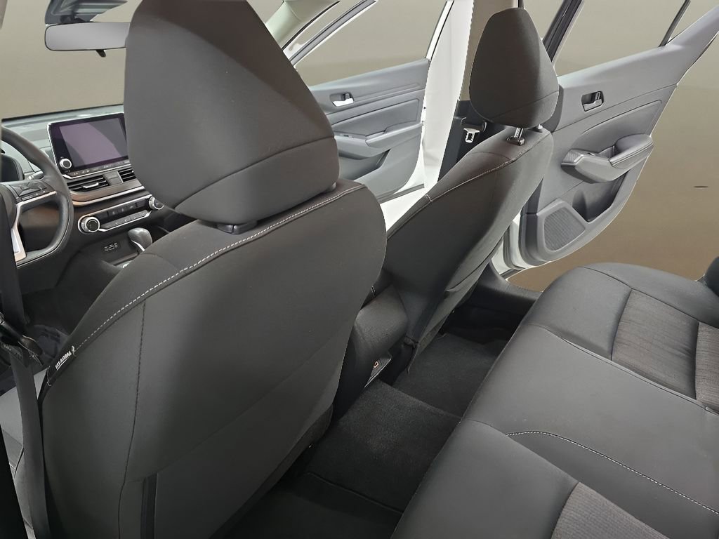 Used 2025 Nissan Altima 2.5 SV FWD image 14