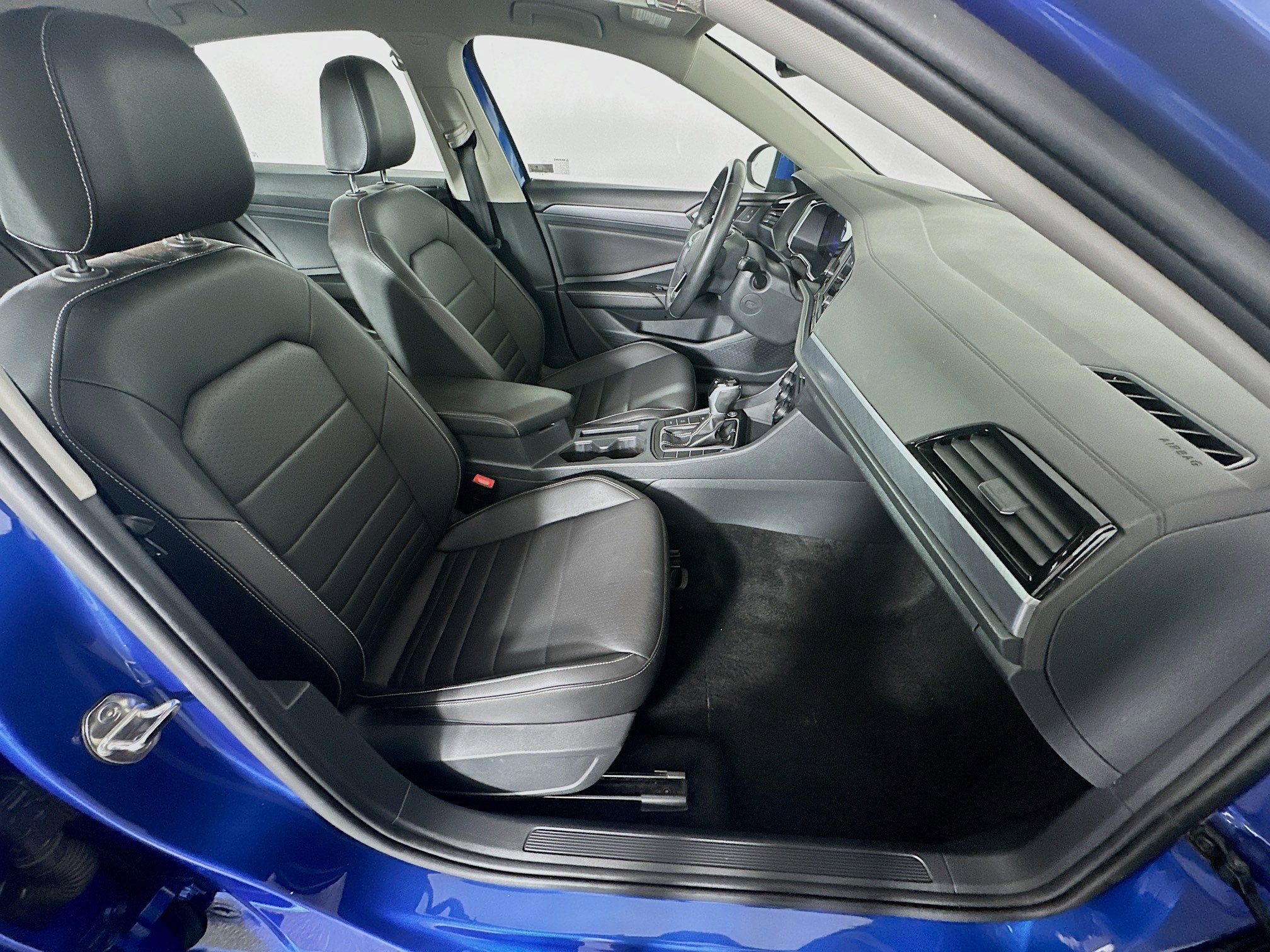Used 2024 Volkswagen Jetta SE FWD image 31