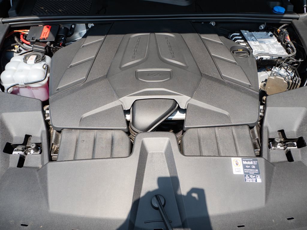 Certified 2026 Porsche Cayenne AWD/4WD image 35