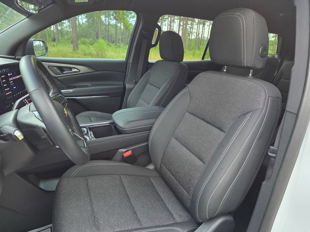 Used 2025 Chevrolet Traverse LT FWD image 14