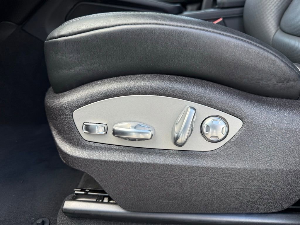 Certified 2026 Porsche Macan image 8