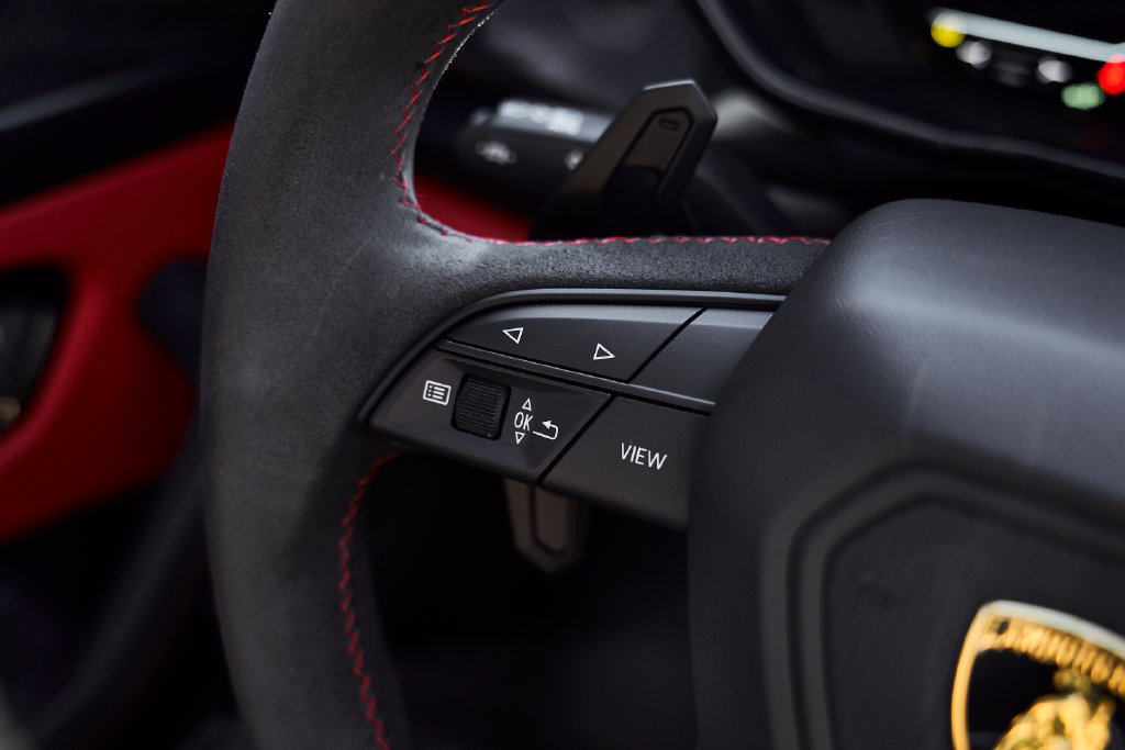 Used 2025 Lamborghini Urus S AWD/4WD image 54