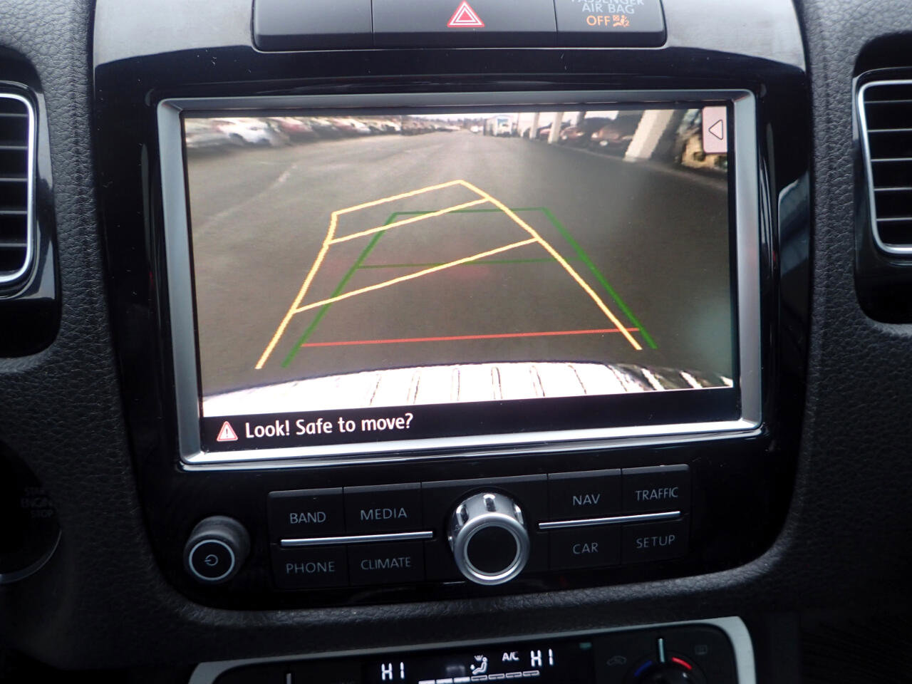 Used 2014 Volkswagen Touareg VR6 image 20