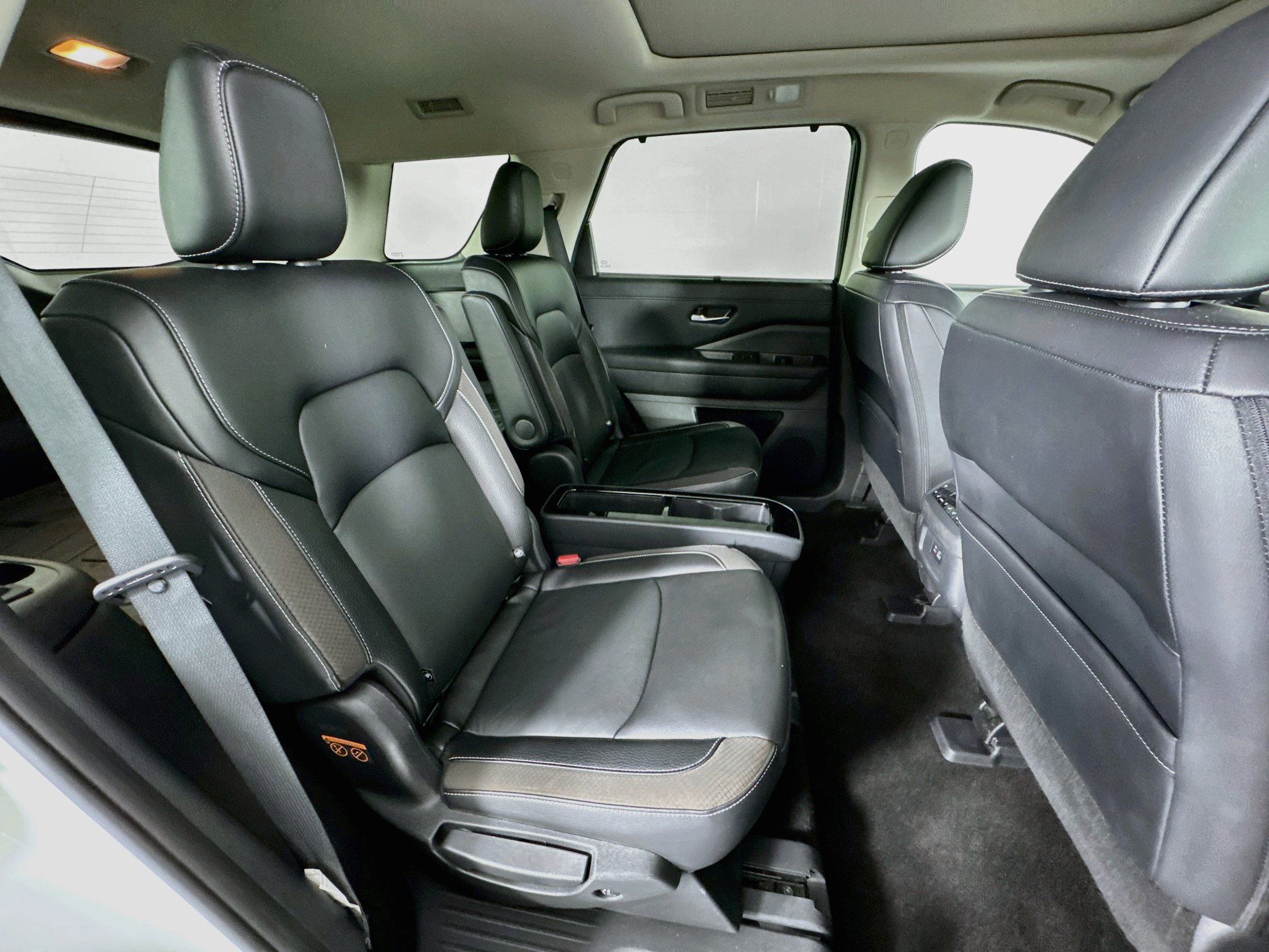 Used 2023 Nissan Pathfinder SL w/ SL Premium Package AWD/4WD image 29