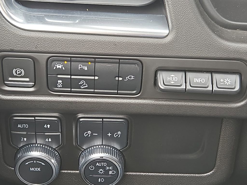 Used 2021 GMC Yukon AT4 w/ Rear Media and Nav Package AWD/4WD image 27