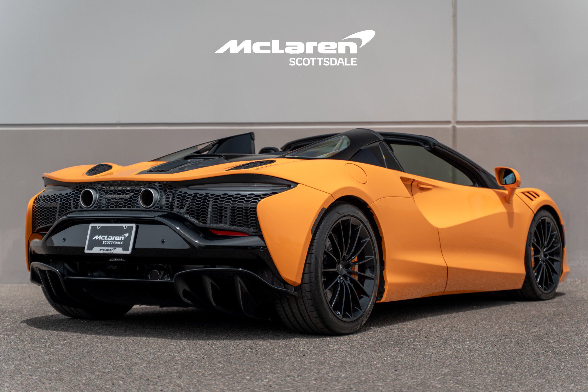 Used 2026 McLaren Artura Spider RWD image 7