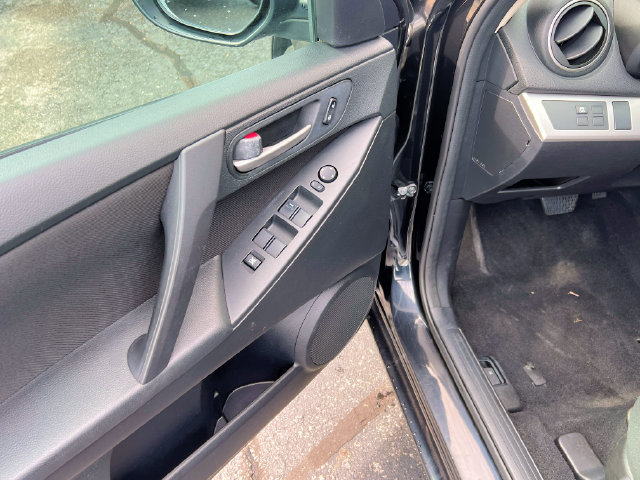 Used 2013 MAZDA MAZDA3 i SV w/ Convenience Pkg FWD image 13