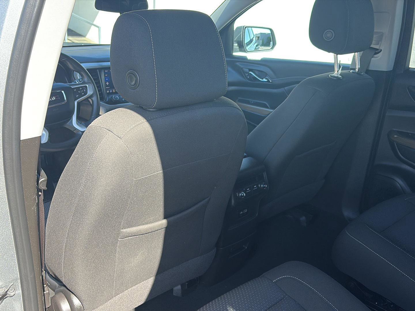 Used 2023 GMC Acadia SLE image 26