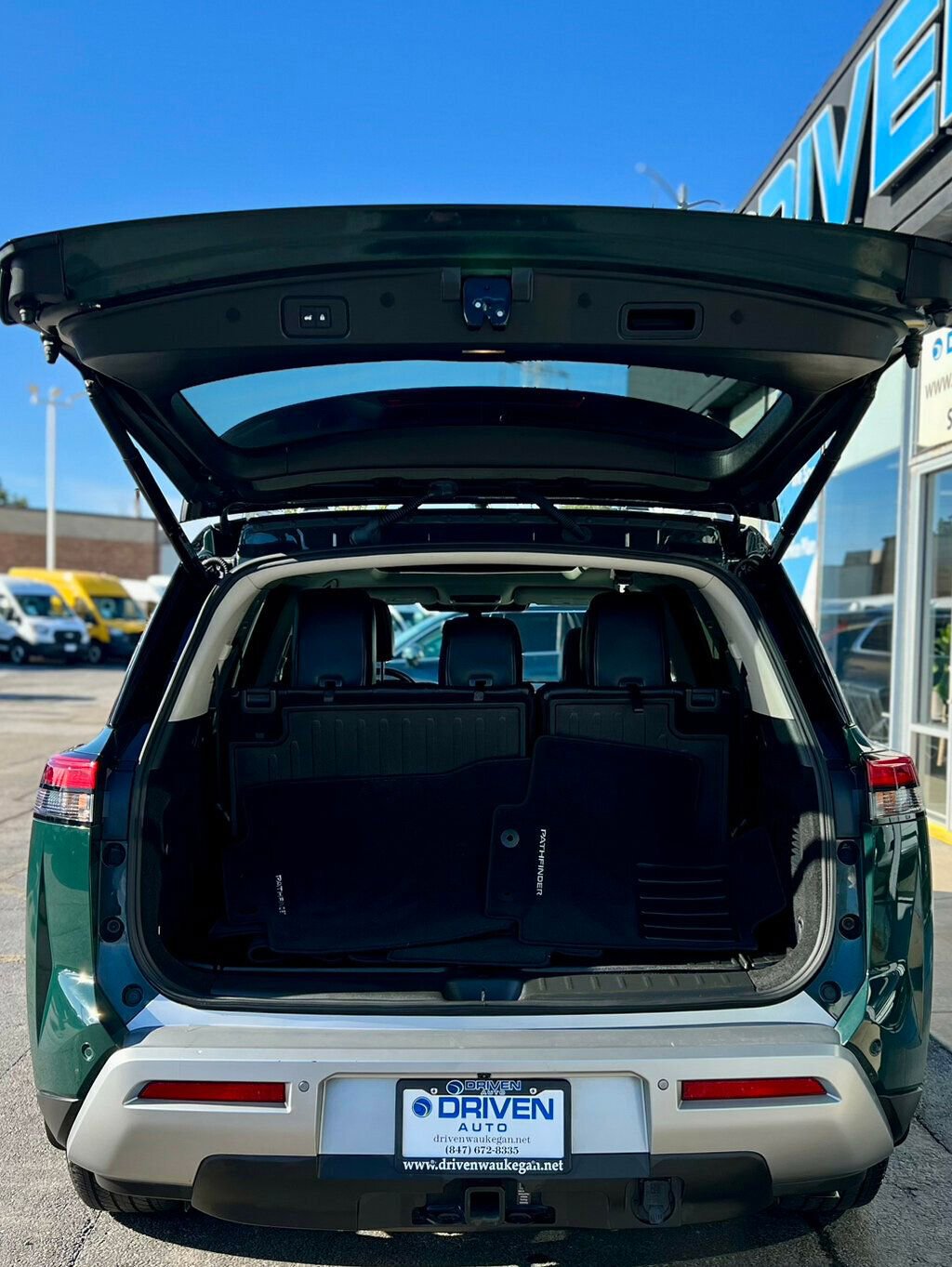 Used 2022 Nissan Pathfinder Platinum w/ Cargo Package image 8