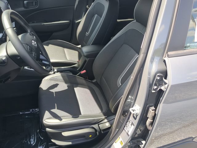 Used 2025 Hyundai Venue Limited FWD image 21