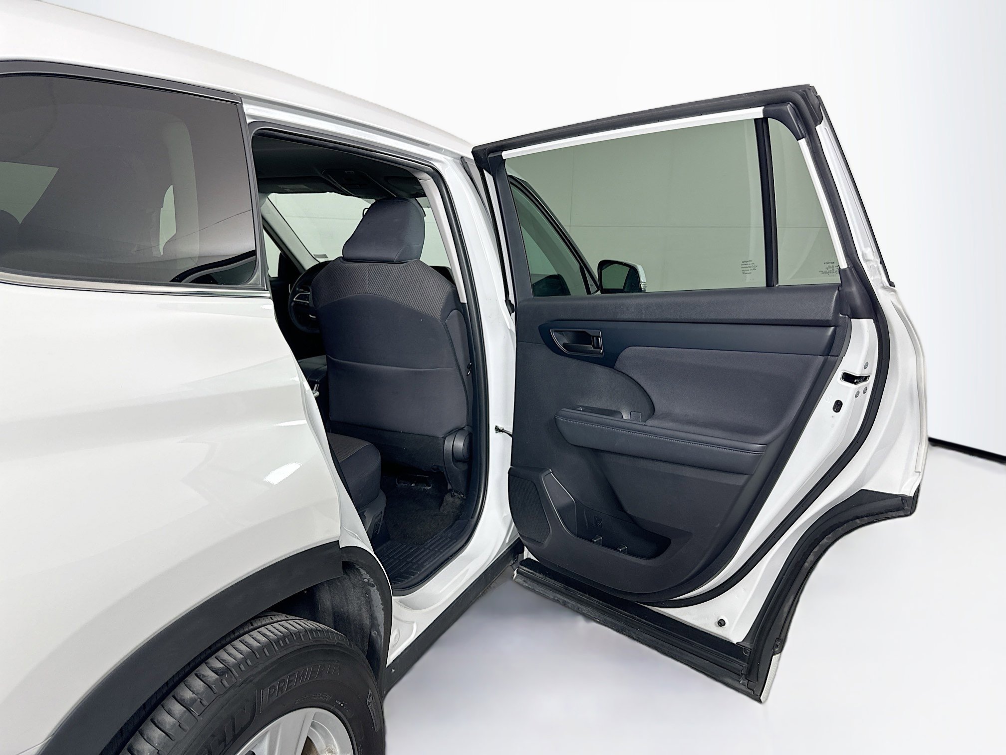 Used 2024 Toyota Highlander LE image 31