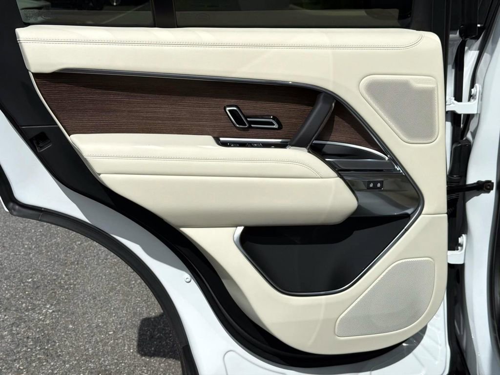 New 2026 Land Rover Range Rover SE image 12