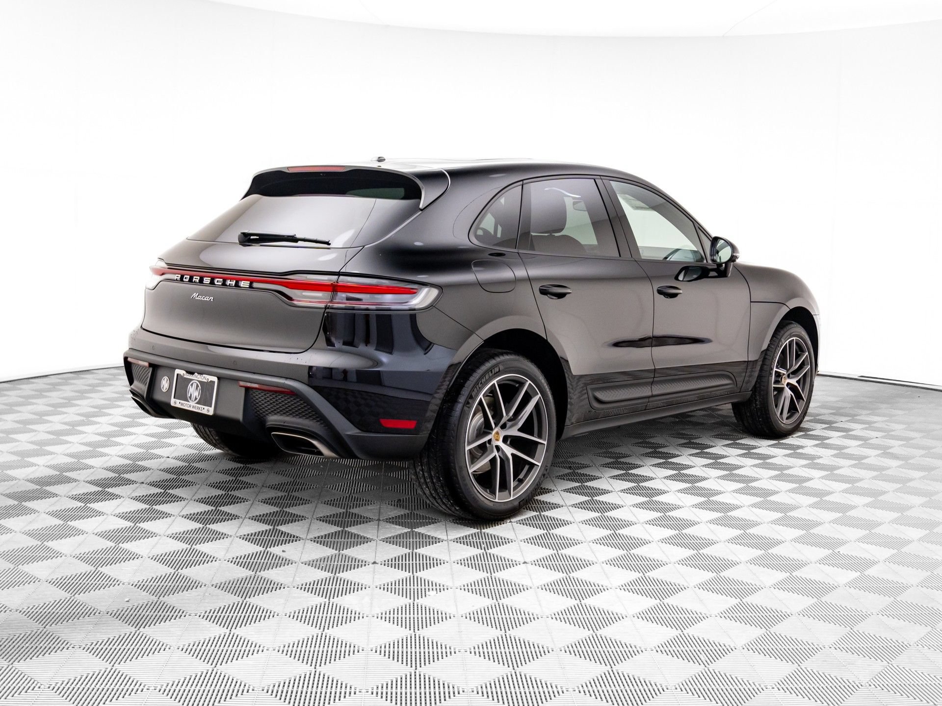 Certified 2026 Porsche Macan AWD/4WD image 8