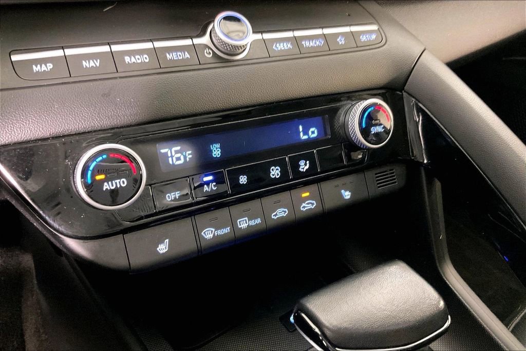 Used 2024 Hyundai Elantra Limited image 33