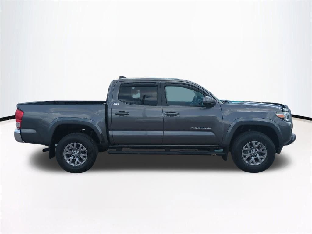 Used 2017 Toyota Tacoma SR5 w/ Tow Package RWD image 4