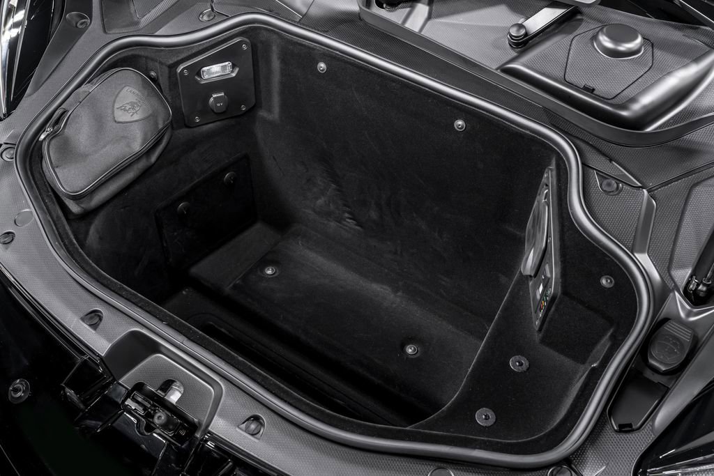 Used 2024 Lamborghini Revuelto image 43