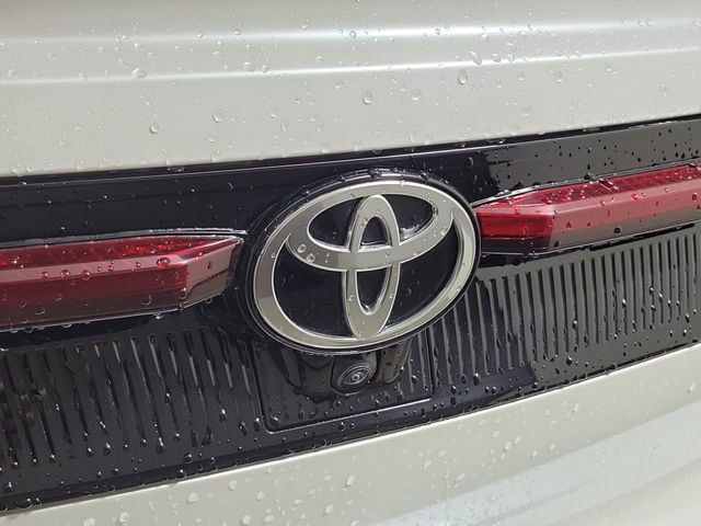 Used 2023 Toyota Crown Limited image 9