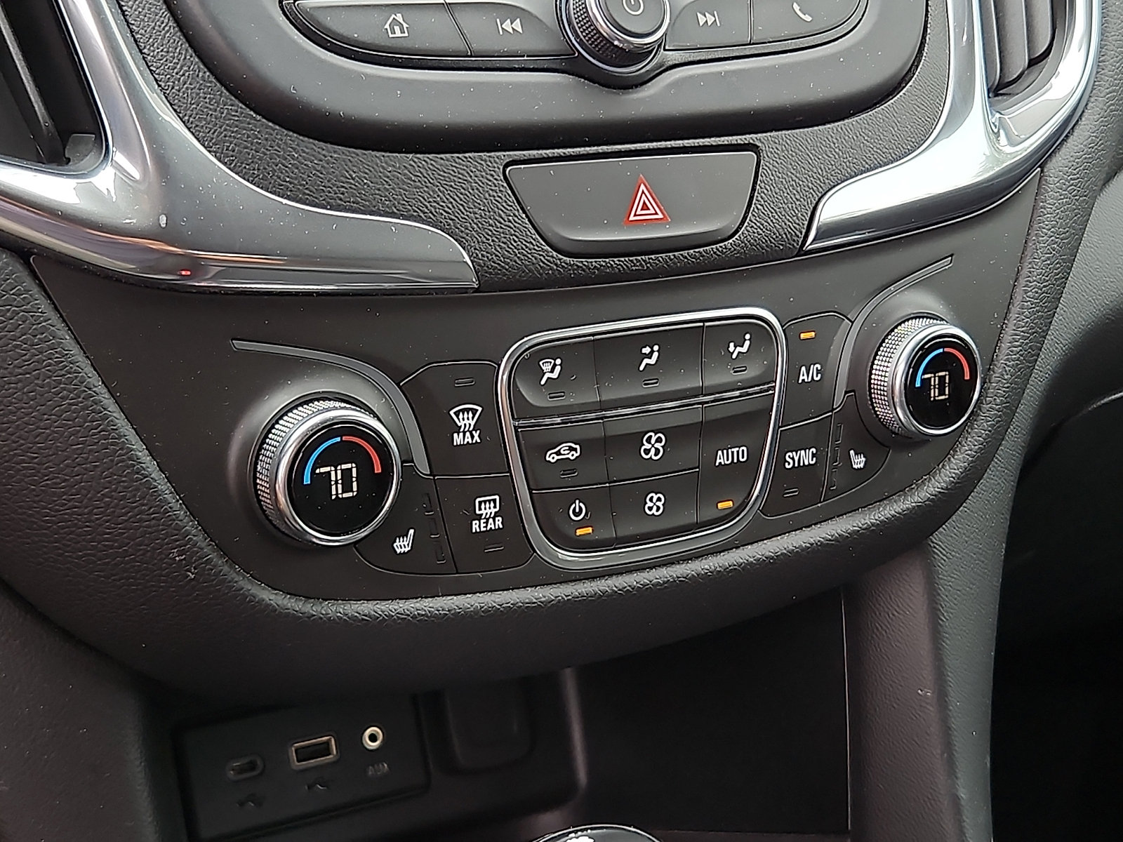 Used 2020 Chevrolet Equinox LT FWD image 15