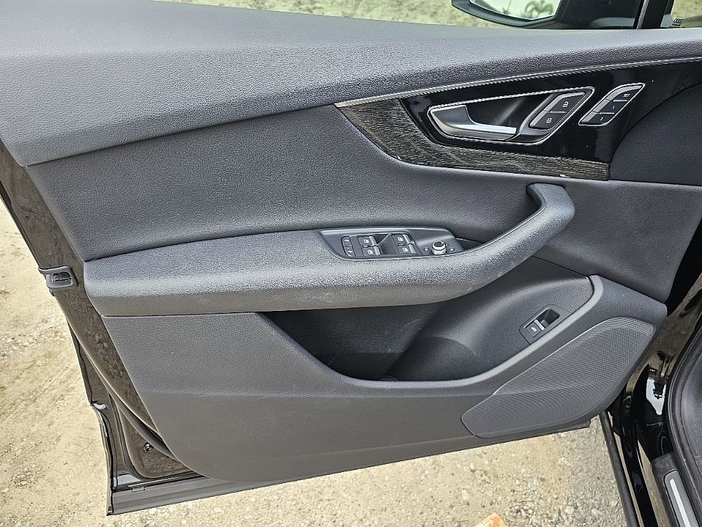 Used 2017 Audi Q7 3.0T Premium Plus w/ Premium Plus Package image 12