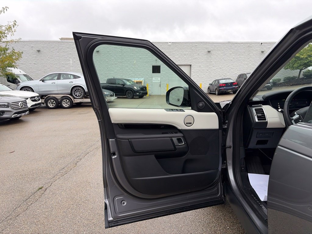 Used 2025 Land Rover Discovery S AWD/4WD image 9