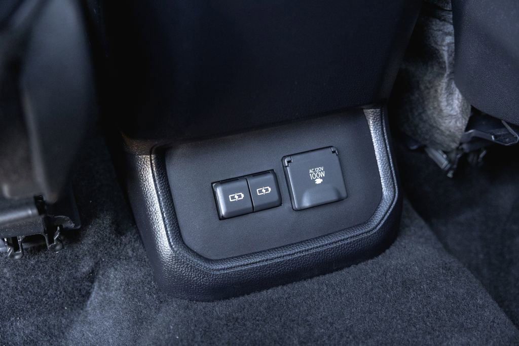 Used 2023 Toyota Highlander Platinum image 31