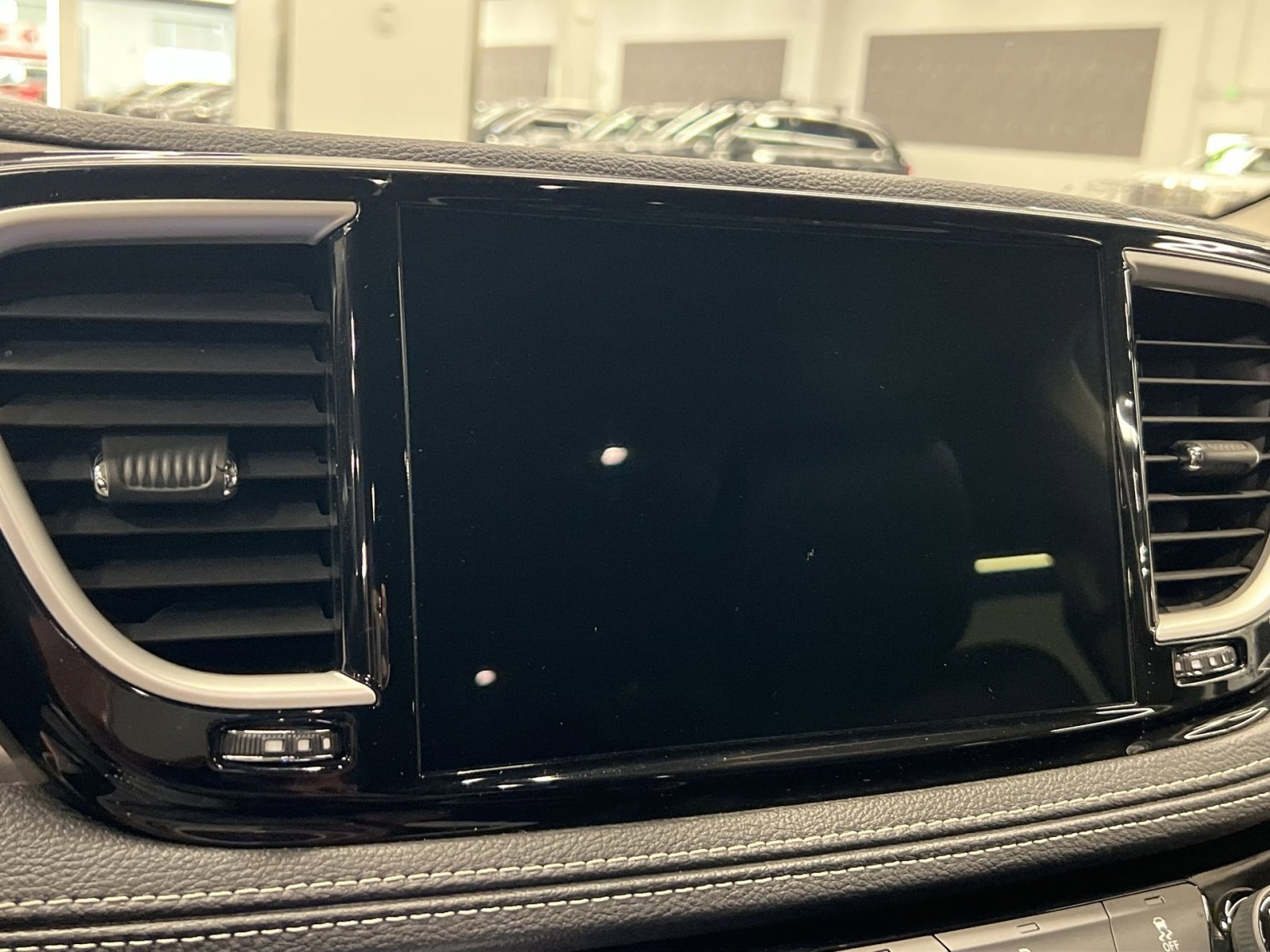 Used 2024 Chrysler Pacifica Select image 16