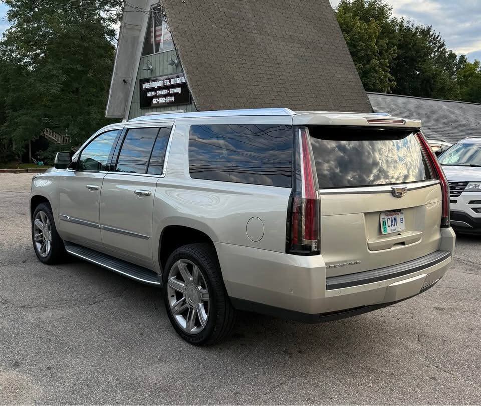 Used 2017 Cadillac Escalade ESV Luxury AWD/4WD image 3