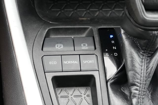 Used 2022 Toyota RAV4 XLE FWD image 36