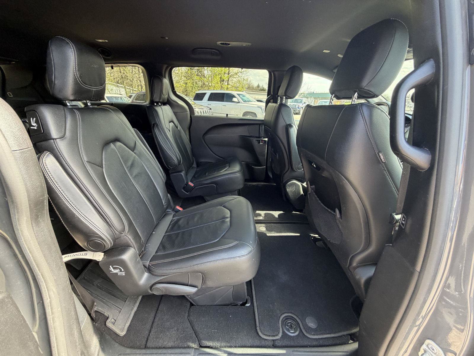 Used 2021 Chrysler Pacifica Touring-L w/ S Appearance Package AWD/4WD image 27