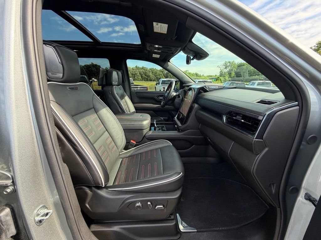 Used 2025 GMC Yukon AT4 Ultimate AWD/4WD image 23