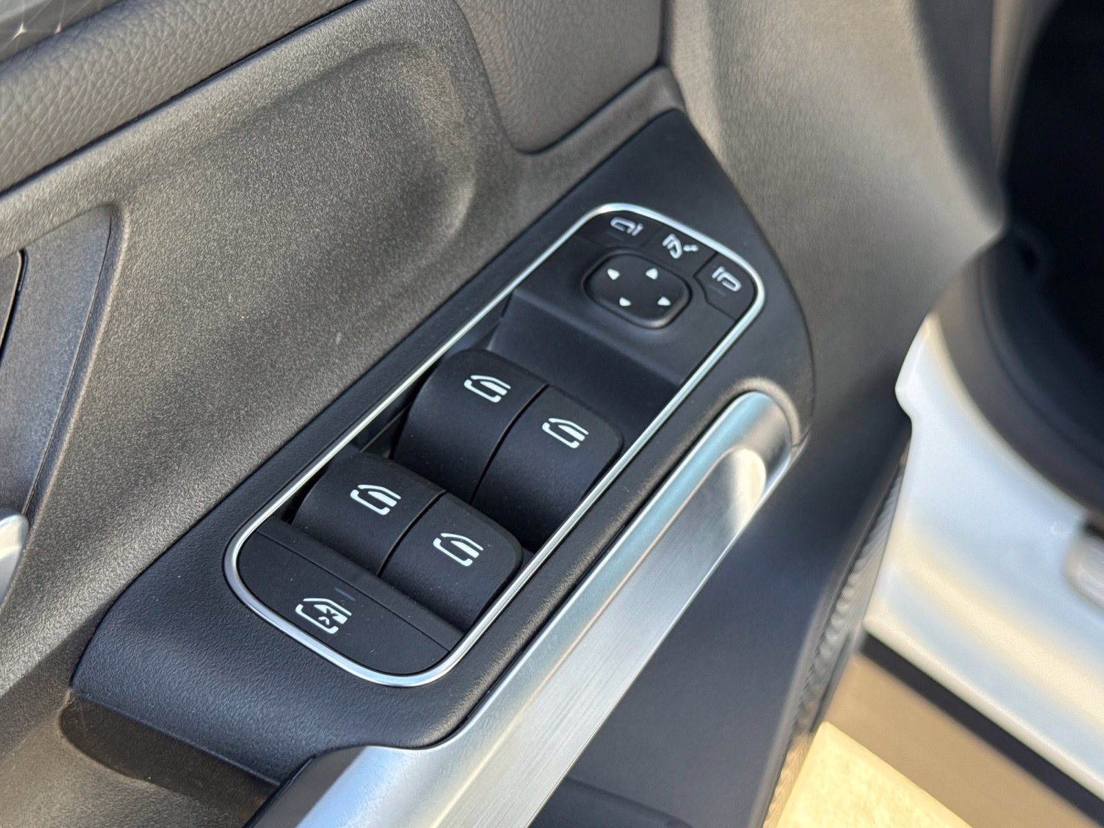 New 2026 Mercedes-Benz GLB 250 4MATIC image 17