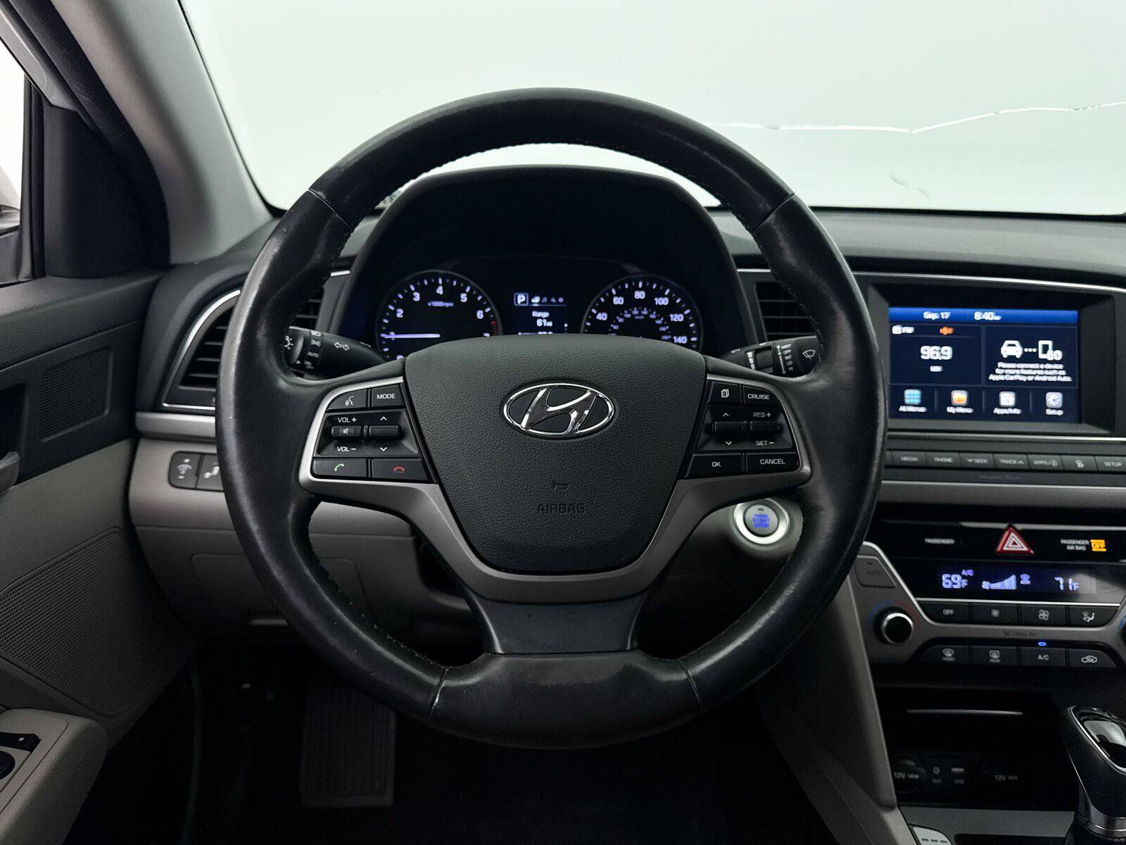 Used 2017 Hyundai Elantra Limited FWD image 3