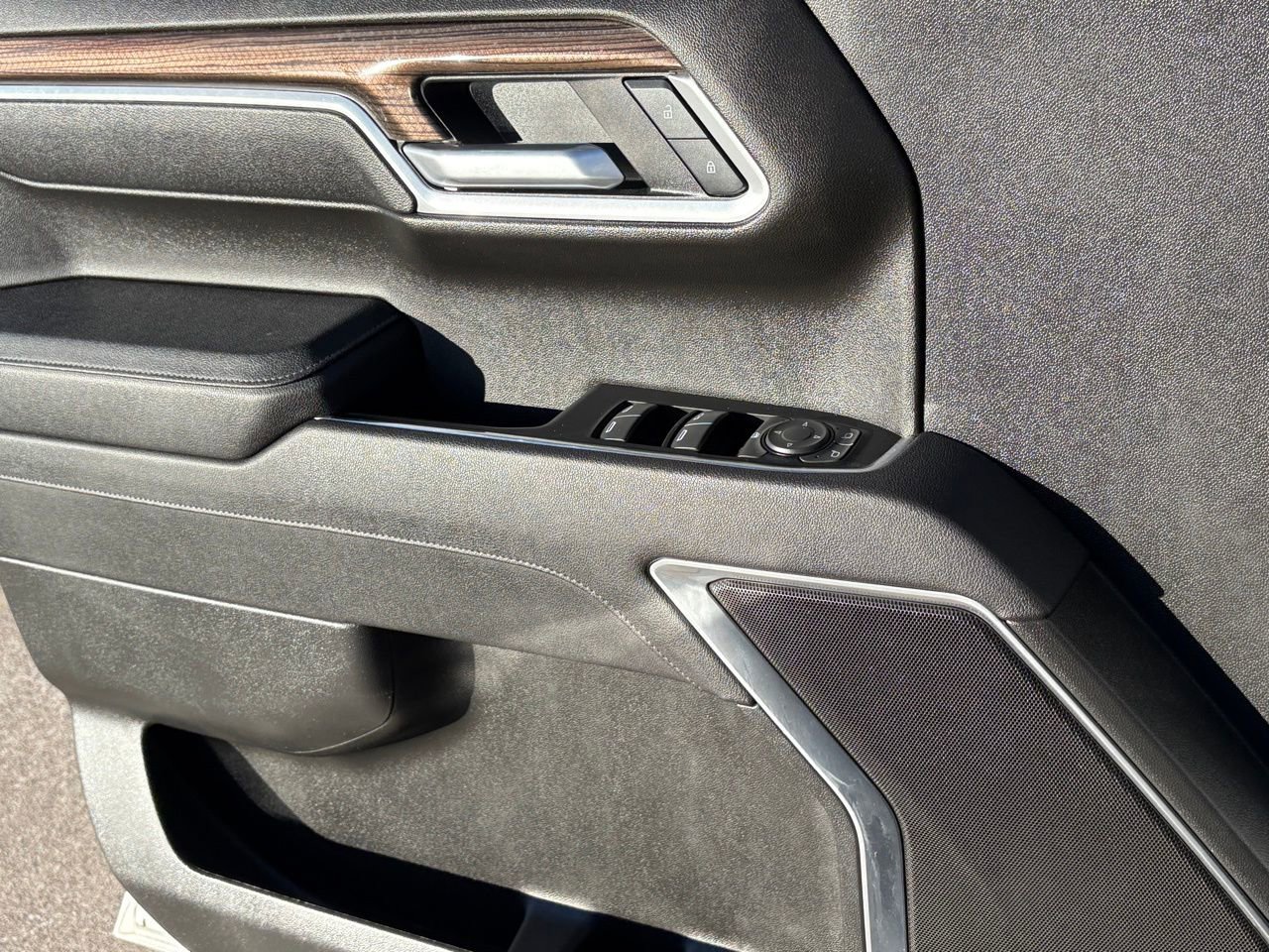 Used 2025 Chevrolet Silverado 1500 LT image 25