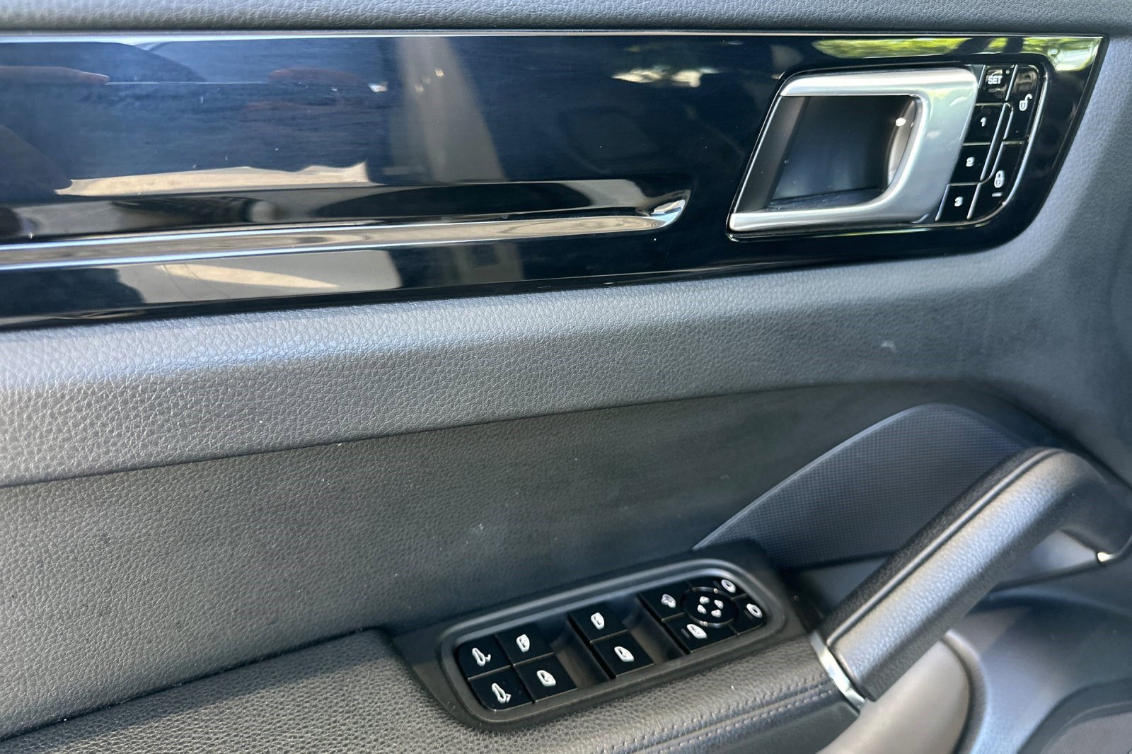 Used 2019 Porsche Cayenne AWD/4WD image 12