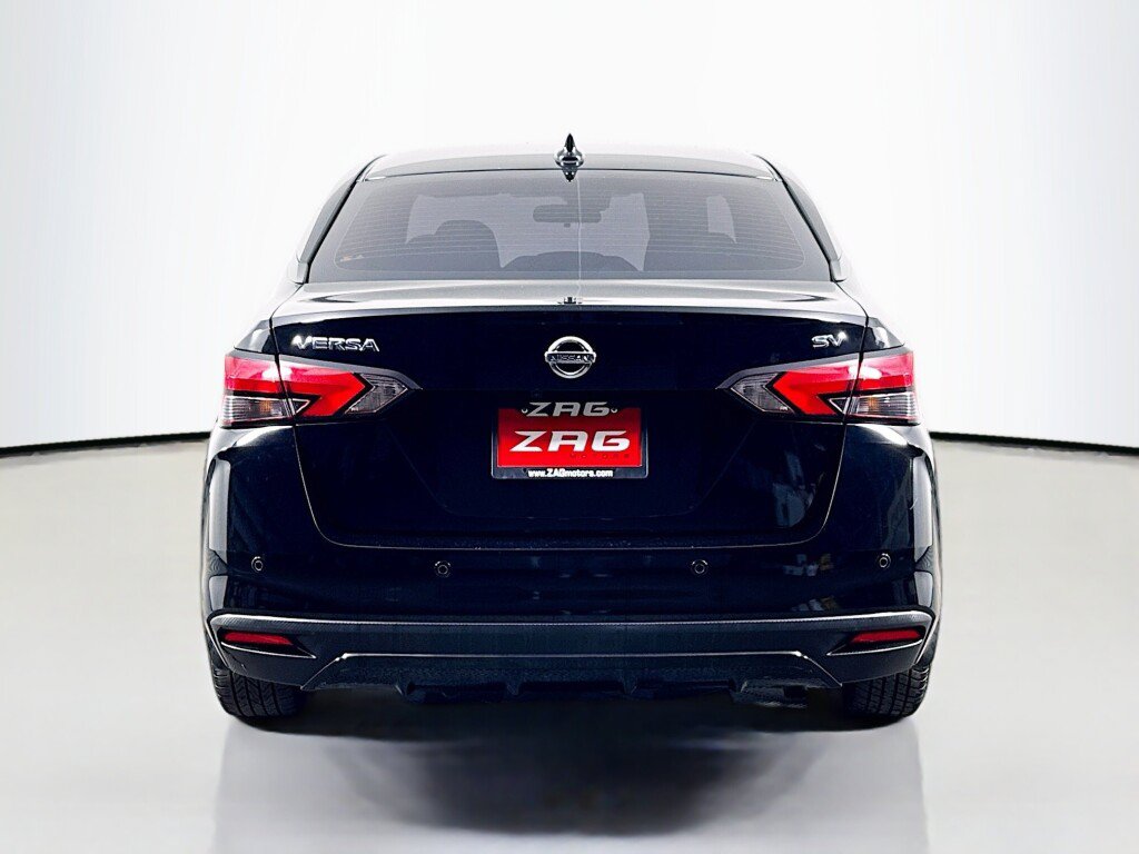 Used 2020 Nissan Versa SV FWD image 4