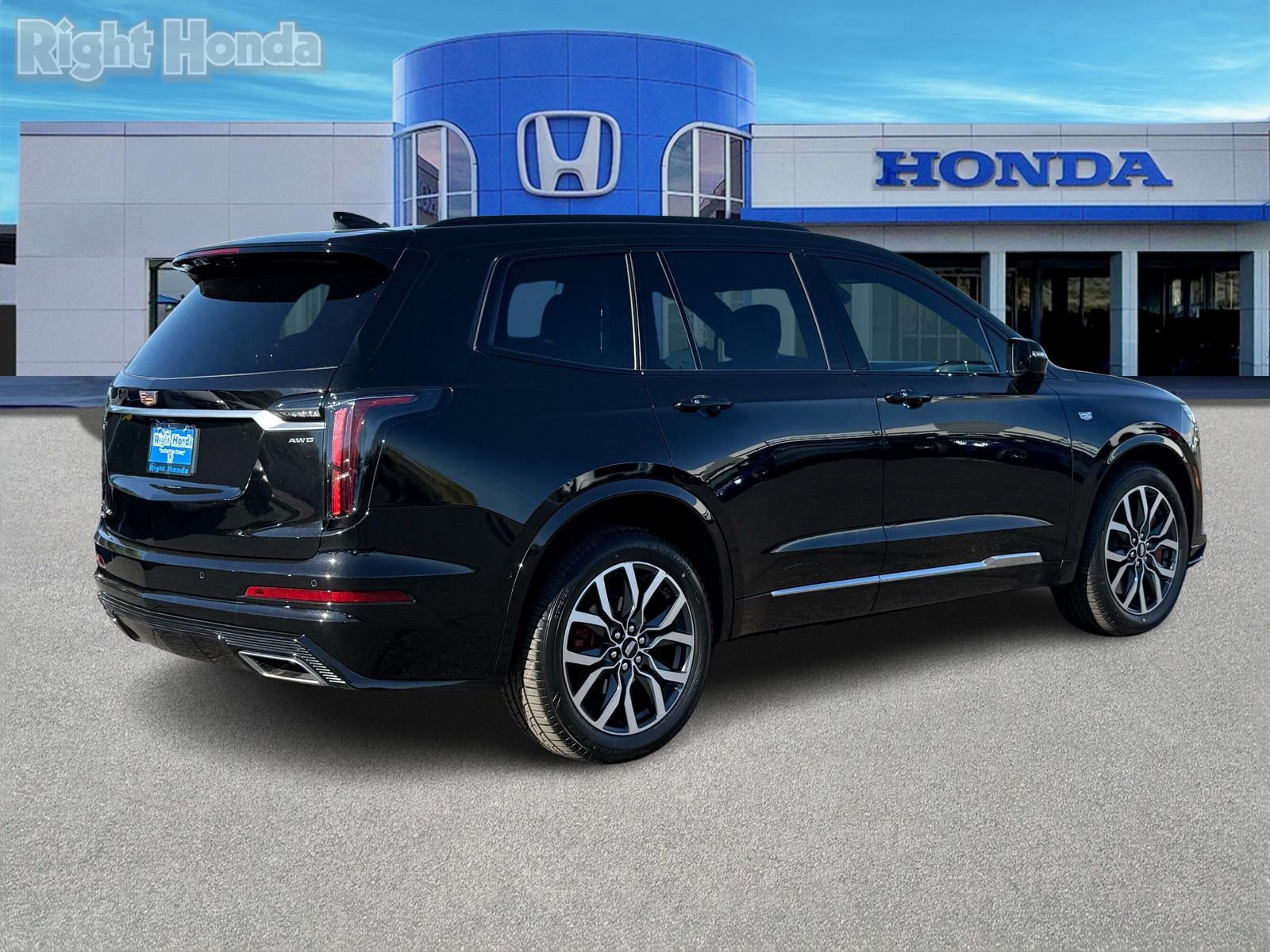 Used 2023 Cadillac XT6 Sport w/ Platinum Package image 8