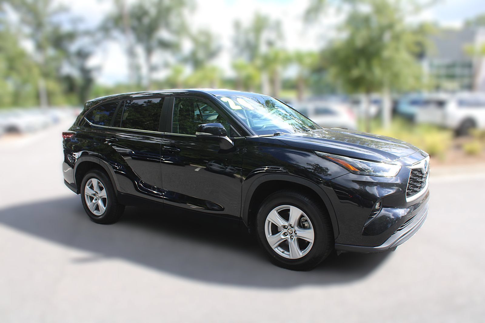 Used 2024 Toyota Highlander LE FWD image 16