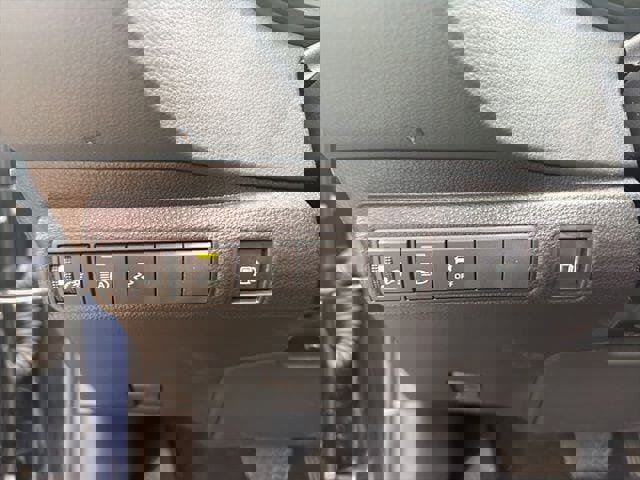 Used 2023 Toyota Corolla SE w/ SE Package image 7