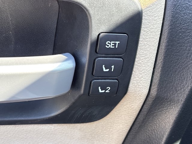 Used 2013 Toyota Sequoia Platinum AWD/4WD image 29
