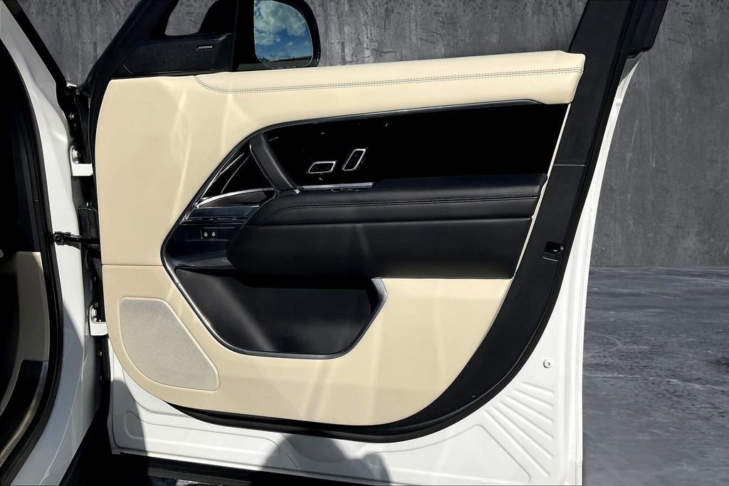 Used 2023 Land Rover Range Rover SE image 23