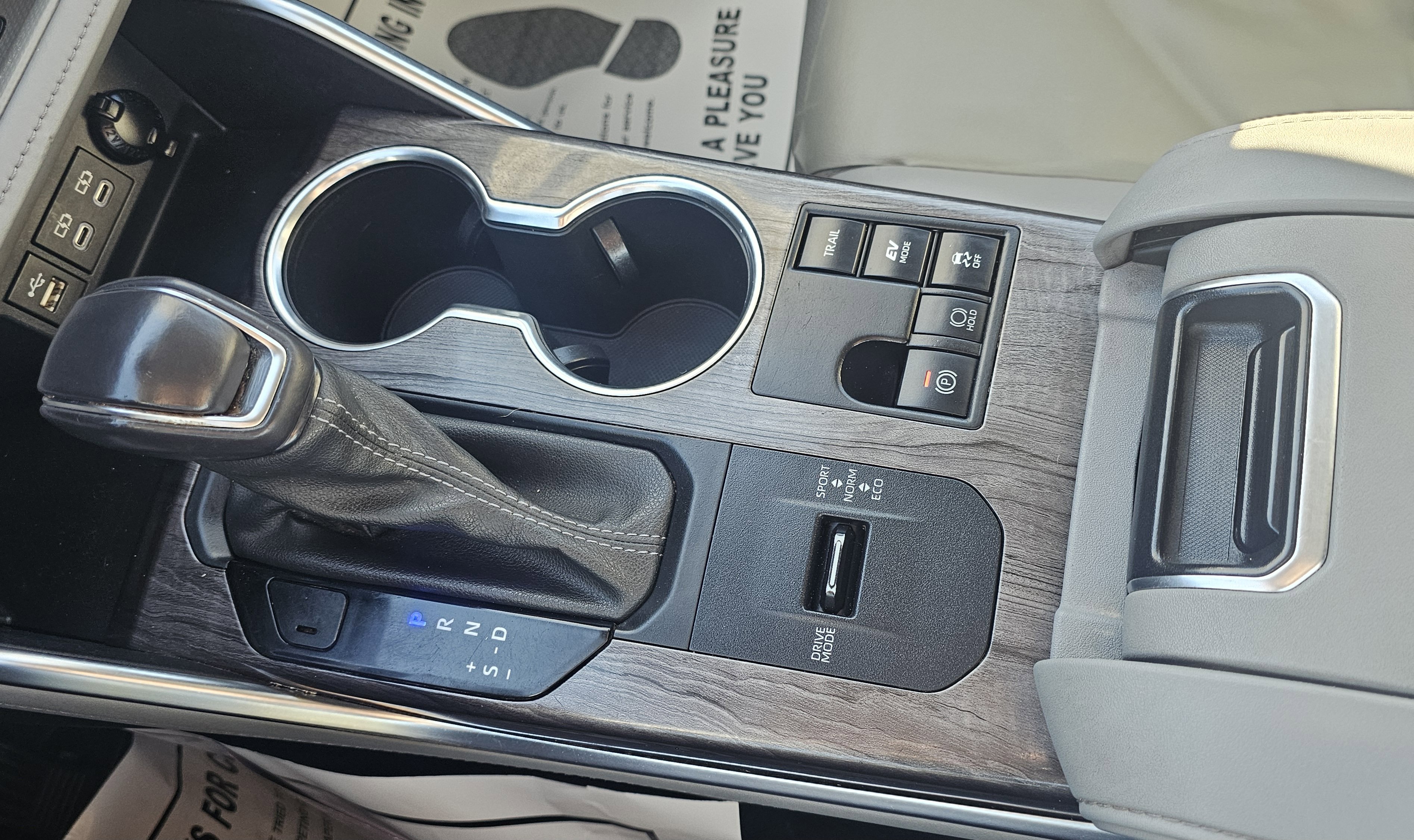 Used 2023 Toyota Highlander Limited image 19