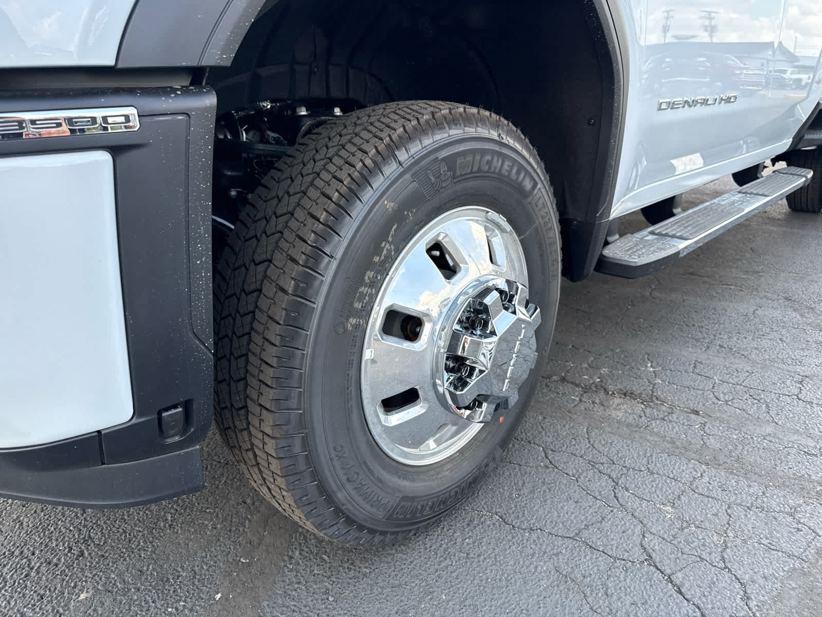 New 2026 GMC Sierra 3500 Denali w/ Technology Package AWD/4WD image 9