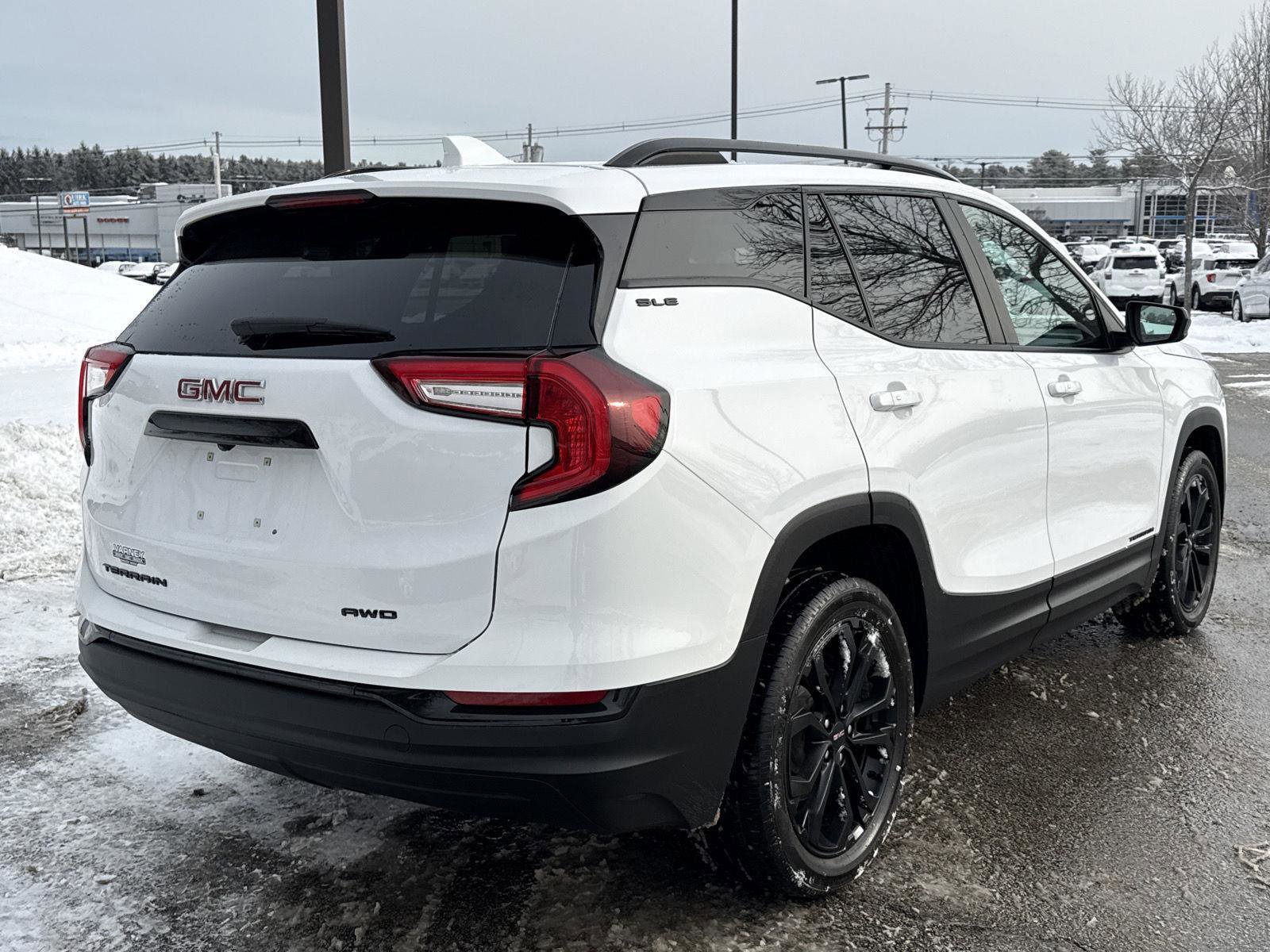 Used 2022 GMC Terrain SLE w/ Driver Convenience Package image 5