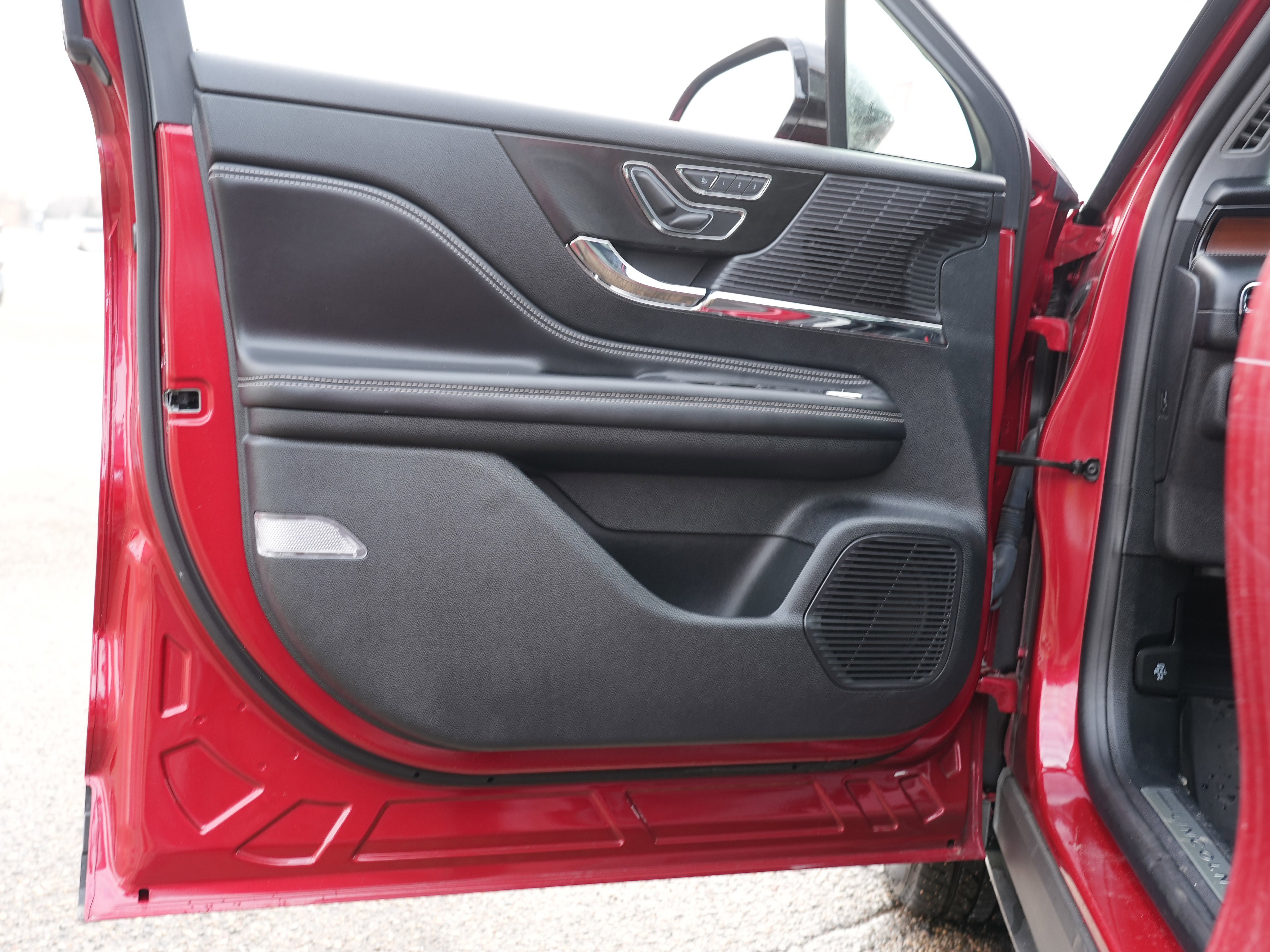 Used 2022 Lincoln Corsair Reserve w/ Elements Package image 14