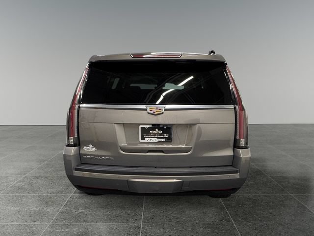 Used 2018 Cadillac Escalade Luxury AWD/4WD image 26