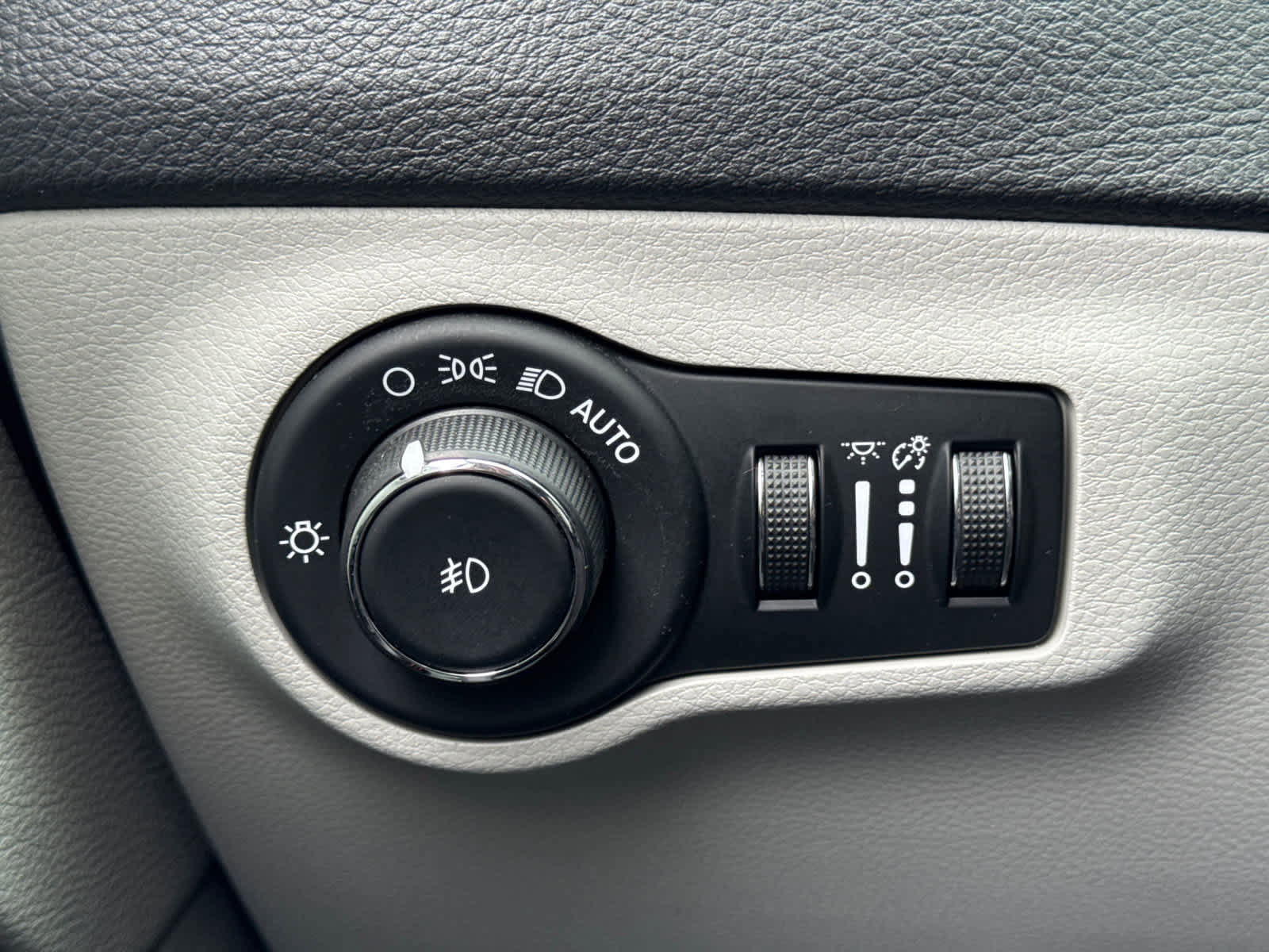 Used 2020 Jeep Compass Limited image 23