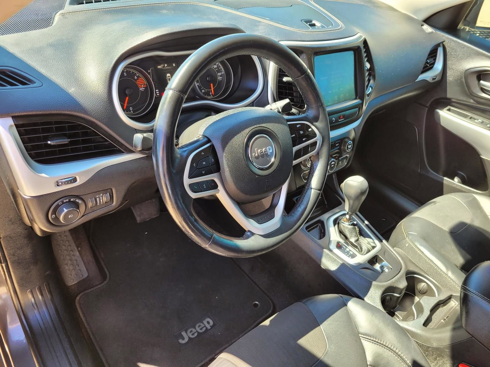 Used 2018 Jeep Cherokee Latitude Plus FWD image 22
