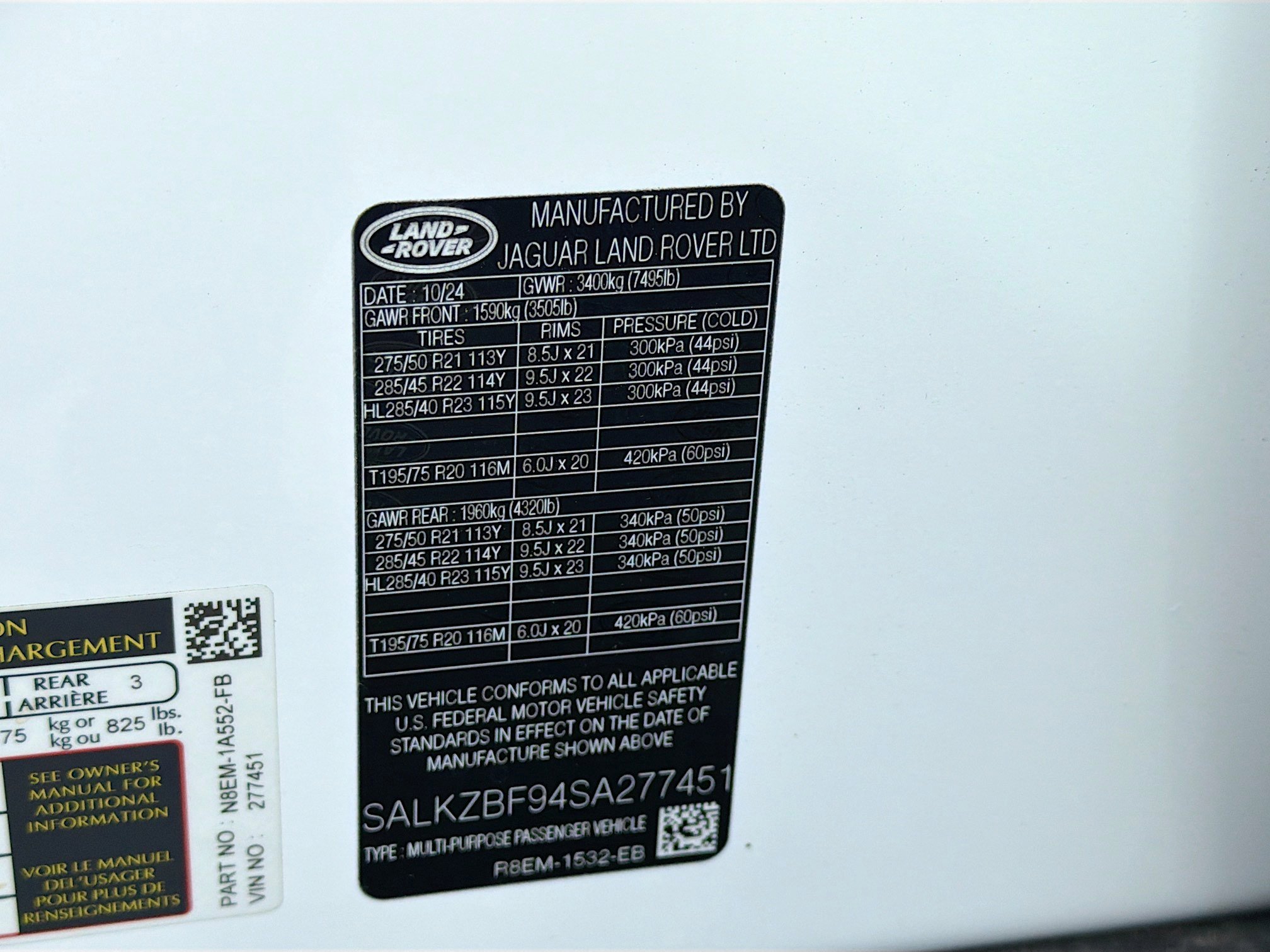 Used 2025 Land Rover Range Rover SV image 45