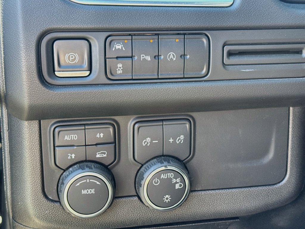 Used 2023 Chevrolet Suburban RST AWD/4WD image 10